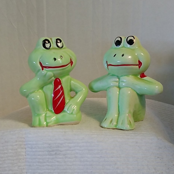 Vintage Frog Salt and Pepper Shakers - Picture 1 of 4